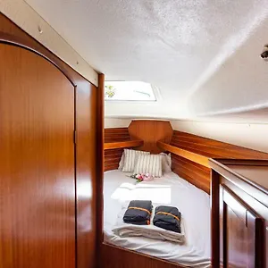 Hotel en barco Sail Boat To Sleep, Sant Adrià de Besòs